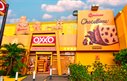 Oxxo cria fachada de loja com visual de panetone em colaboração com a Bauducco